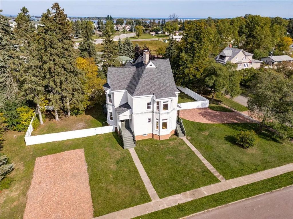 107 E 7th Street, Superior