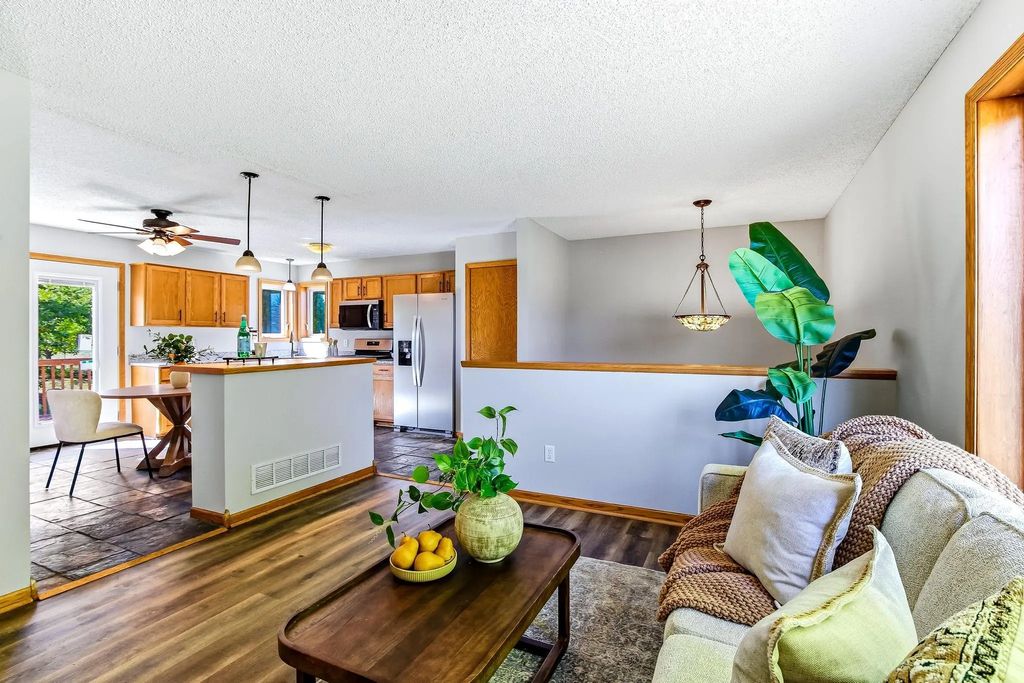 332 Orchard Parkway W, Shakopee