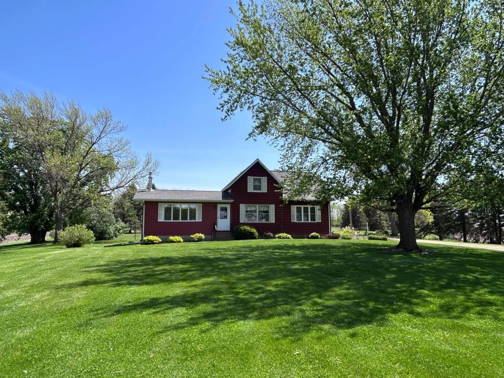 84777 State Highway 60, Madelia