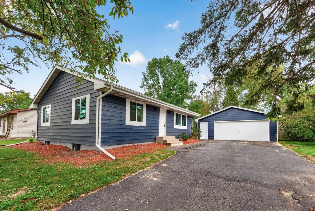 1014 9th Avenue Sw, Forest Lake