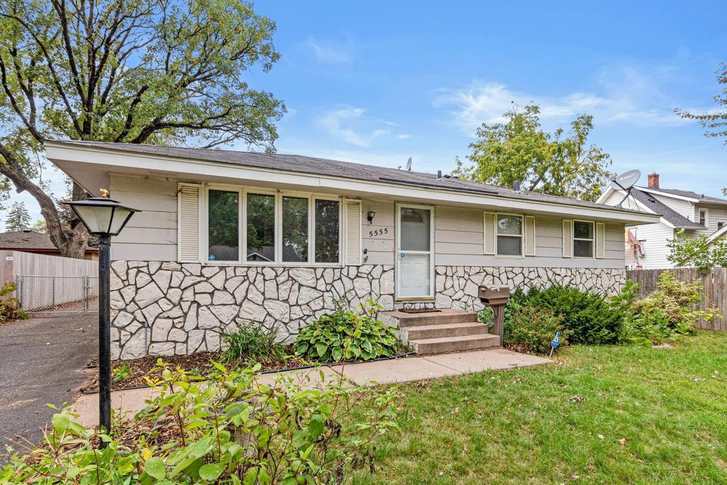 5555 Welcome Avenue N, Crystal