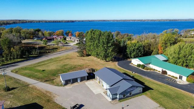 1910 E Shore Drive, Detroit Lakes