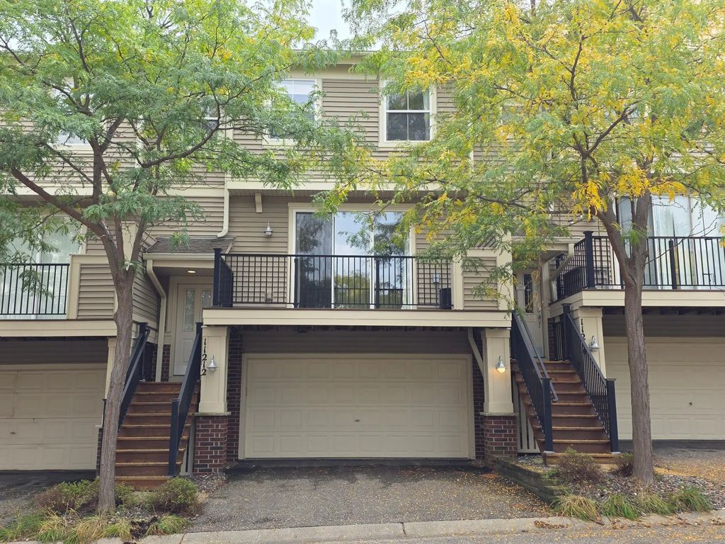 11212 Kinsley Street, Eden Prairie
