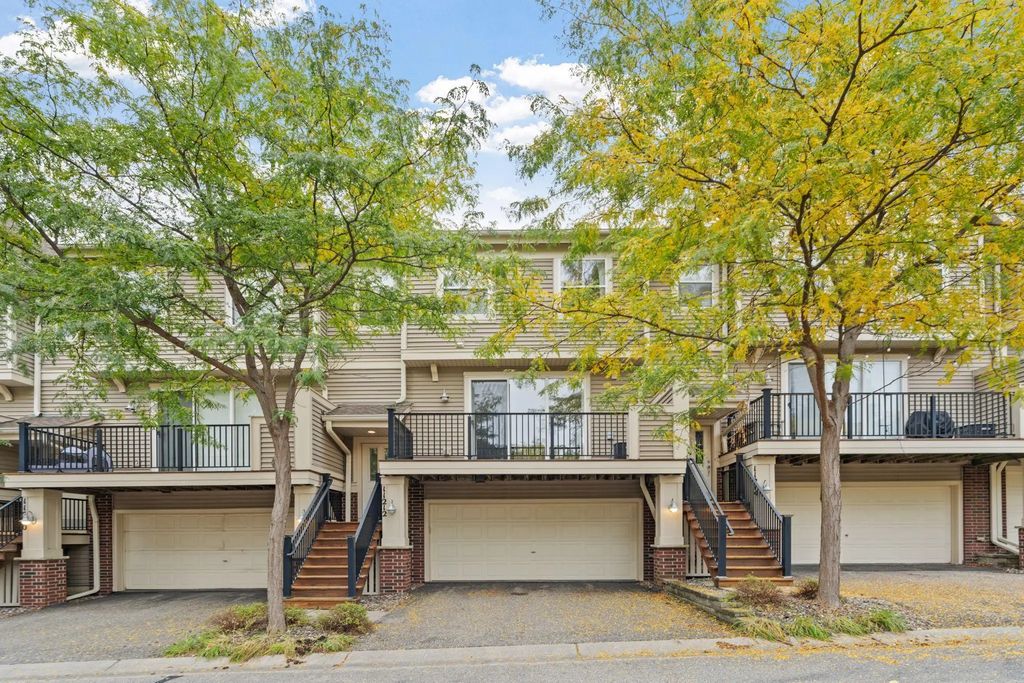 11212 Kinsley Street, Eden Prairie