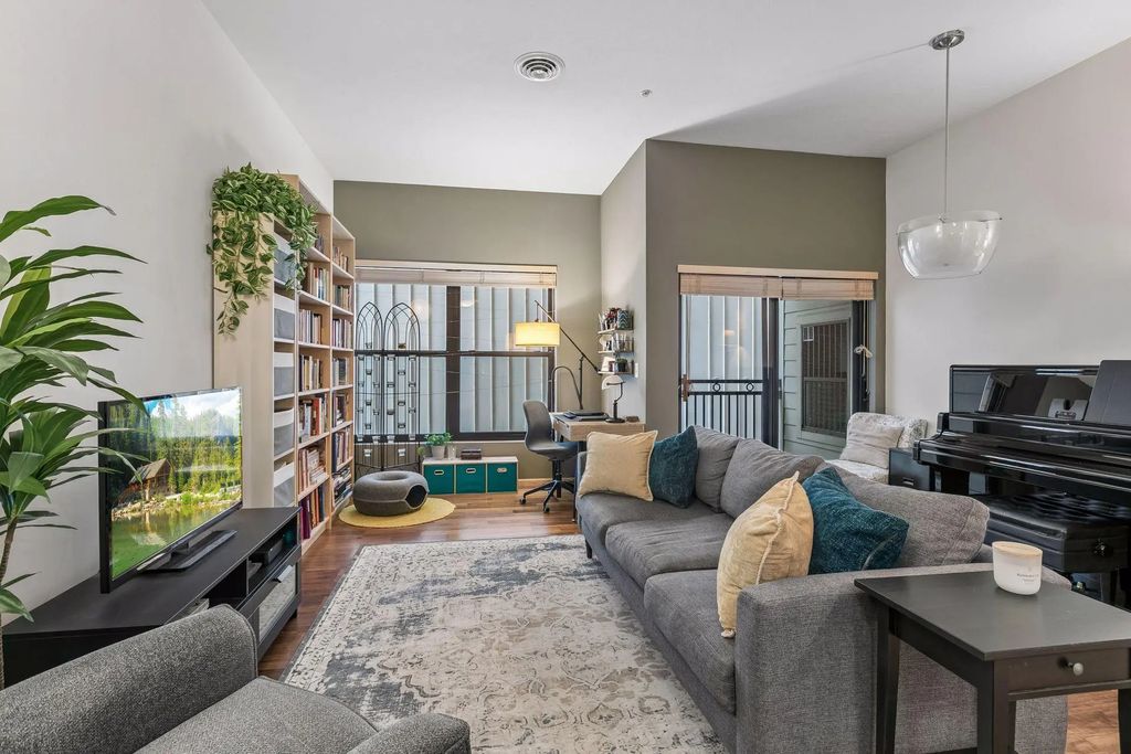270 4th Street E 207, Saint Paul