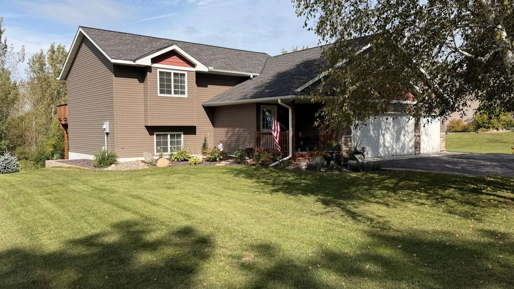 444 Roosevelt Drive, Dresser