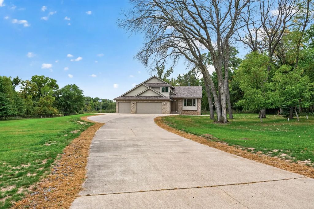 20964 Beaver Dam Court Ne, East Bethel