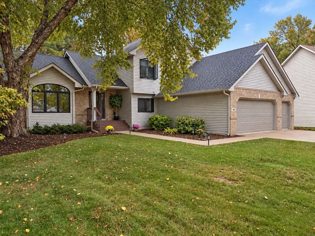 1405 Horseshoe Circle, Eagan