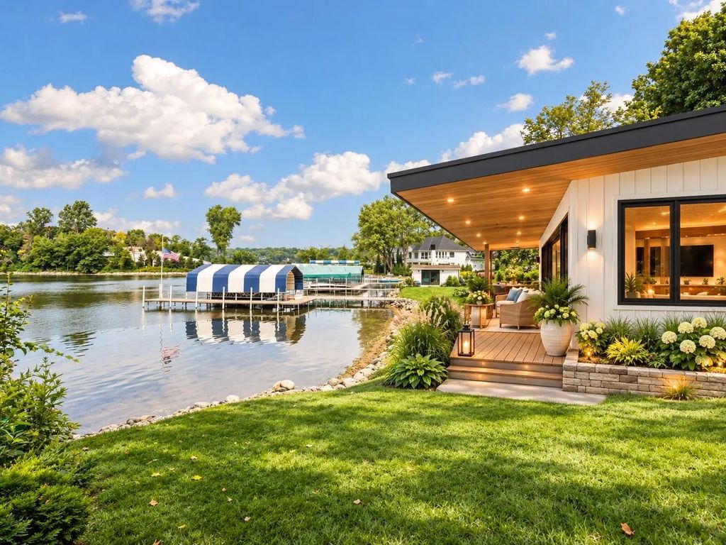 21210 Excelsior Boulevard, Greenwood