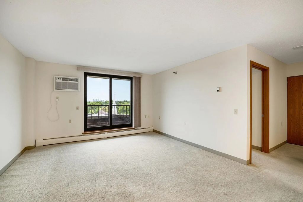 7600 Golden Valley Road 805, Golden Valley
