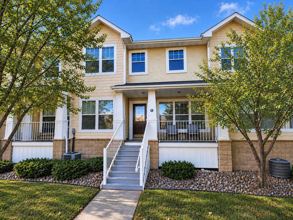 1240 County Road D E 3, Maplewood