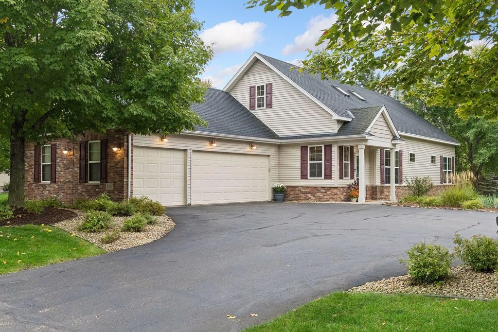 10571 Mississippi Circle N, Brooklyn Park