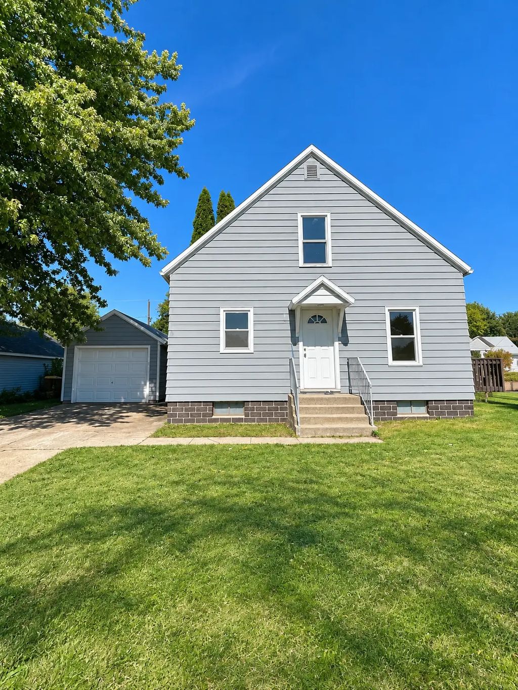 111 Birch Street W, Trimont