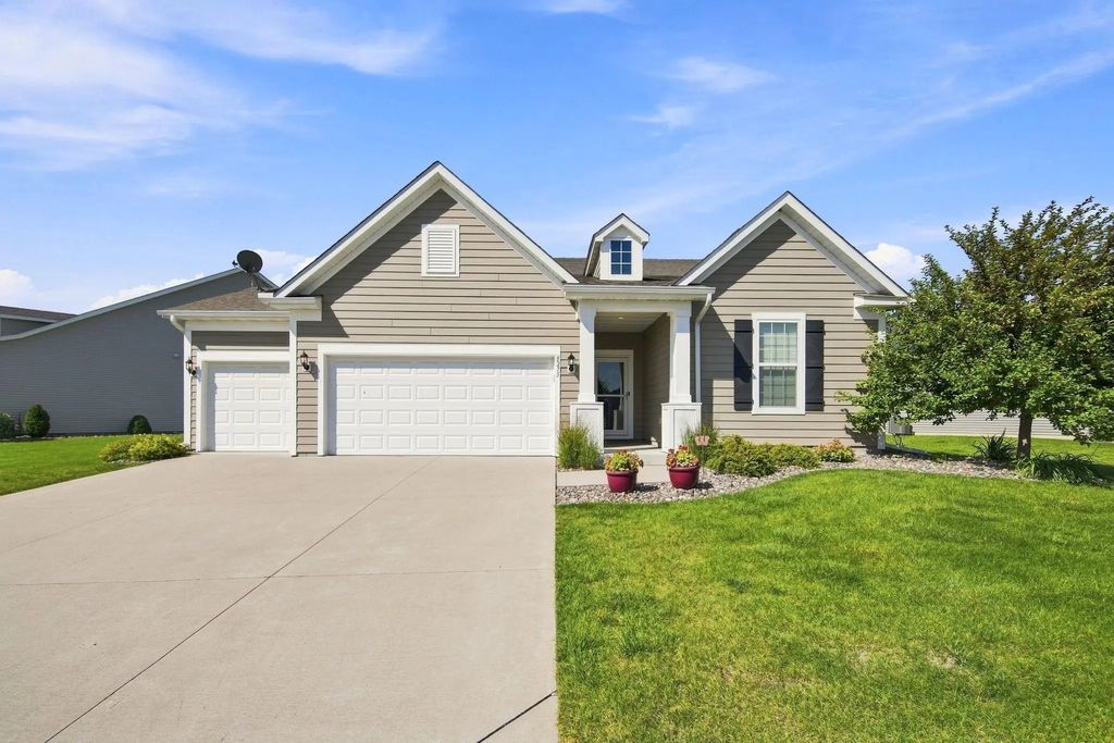 8275 Oakview Court N, Maple Grove