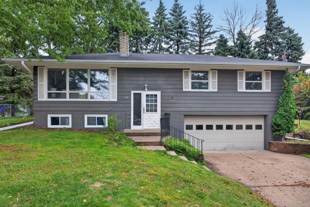 724 E 152nd Street, Burnsville
