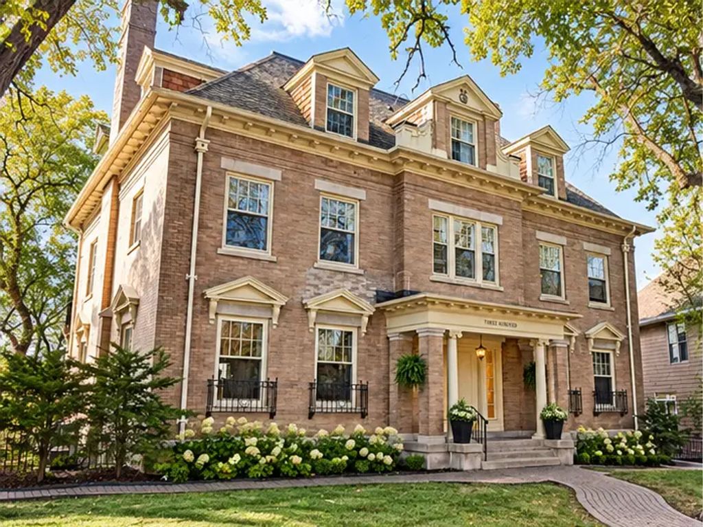 300 Ridgewood Avenue 4, Minneapolis