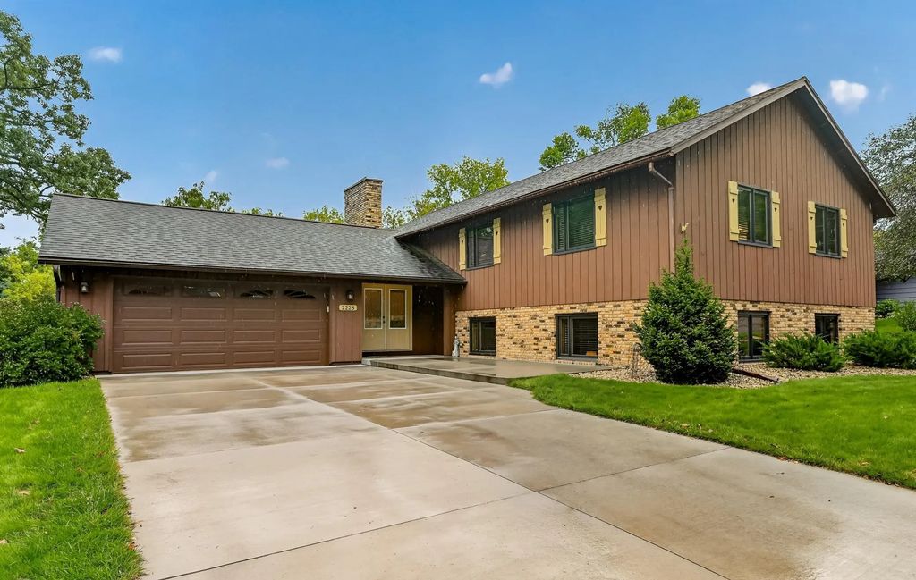 2228 Viking Drive Nw, Rochester