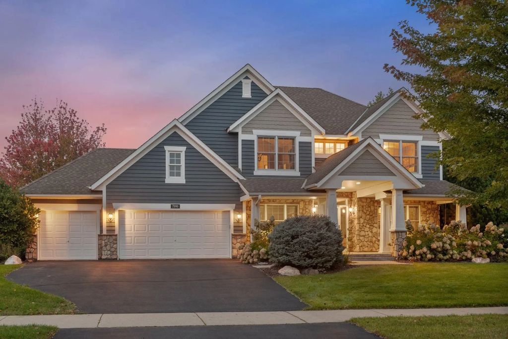 7990 Acorn Circle, Victoria