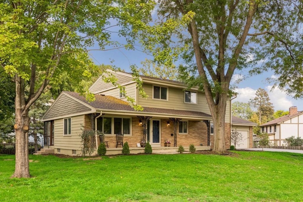 1525 Saint Croix Circle, Golden Valley