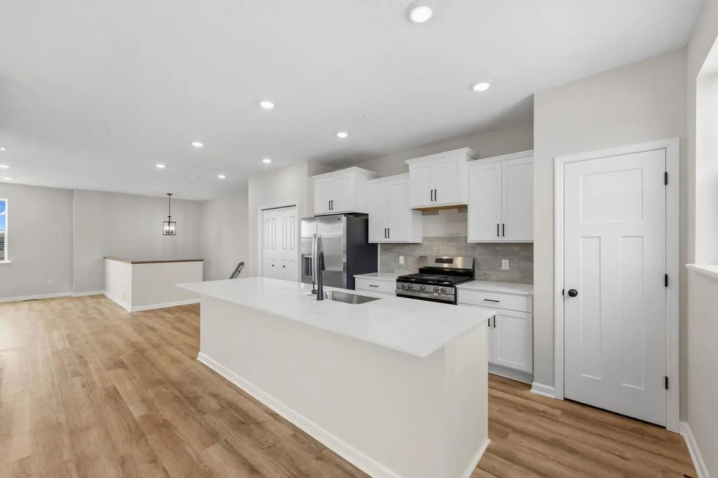 2734 Kepler Avenue Ne, Saint Michael