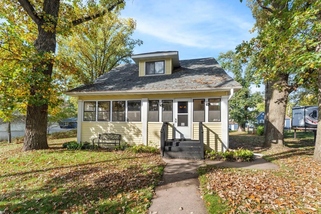 312 4th Street, Mora