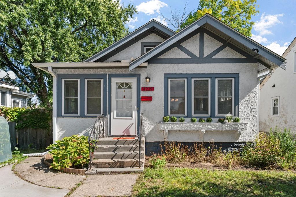 4219 5th Avenue S, Minneapolis