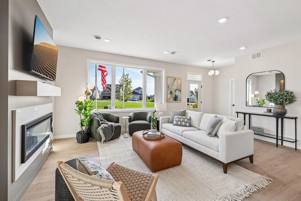 19129 Cloverleaf Way, Farmington
