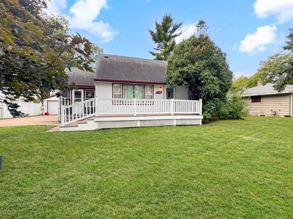 1750 Lark Avenue, Maplewood
