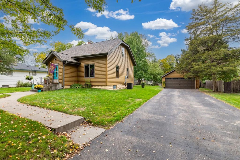 525 N Fremont Street, River Falls