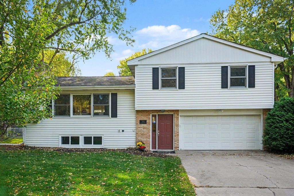 16401 Temple Drive S, Minnetonka