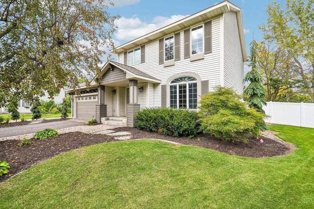 1075 Fallbrook Lane, Woodbury