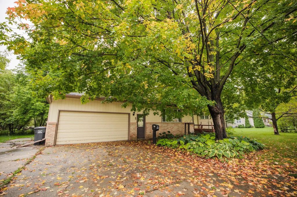 315 W 10th Street, Morris