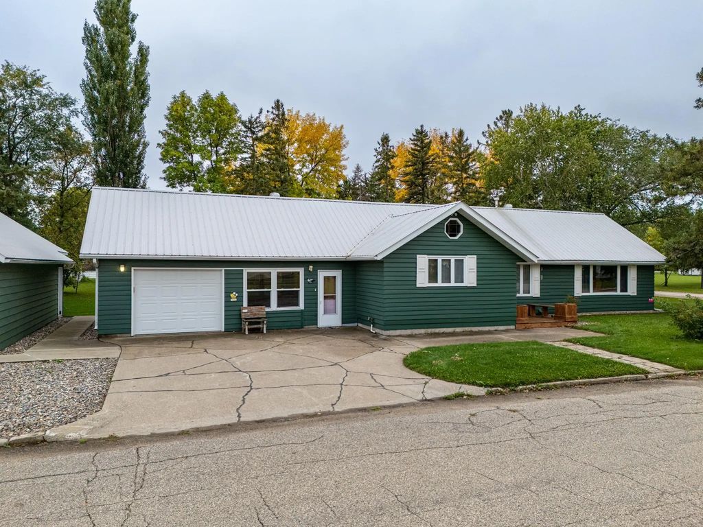 402 Toupin Street, Oklee