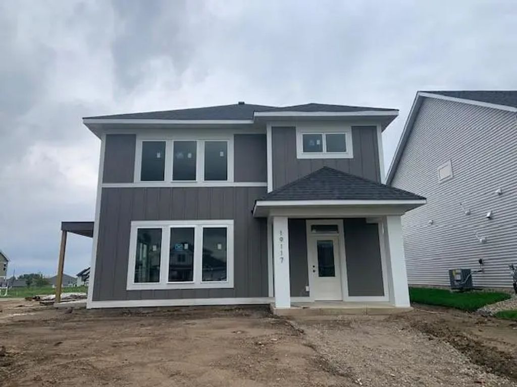 19117 Cloverleaf Way, Farmington