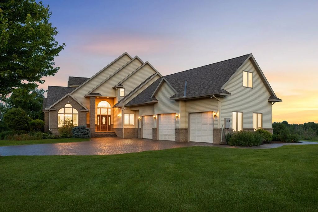 9721 Frontier Lane, Lakeville