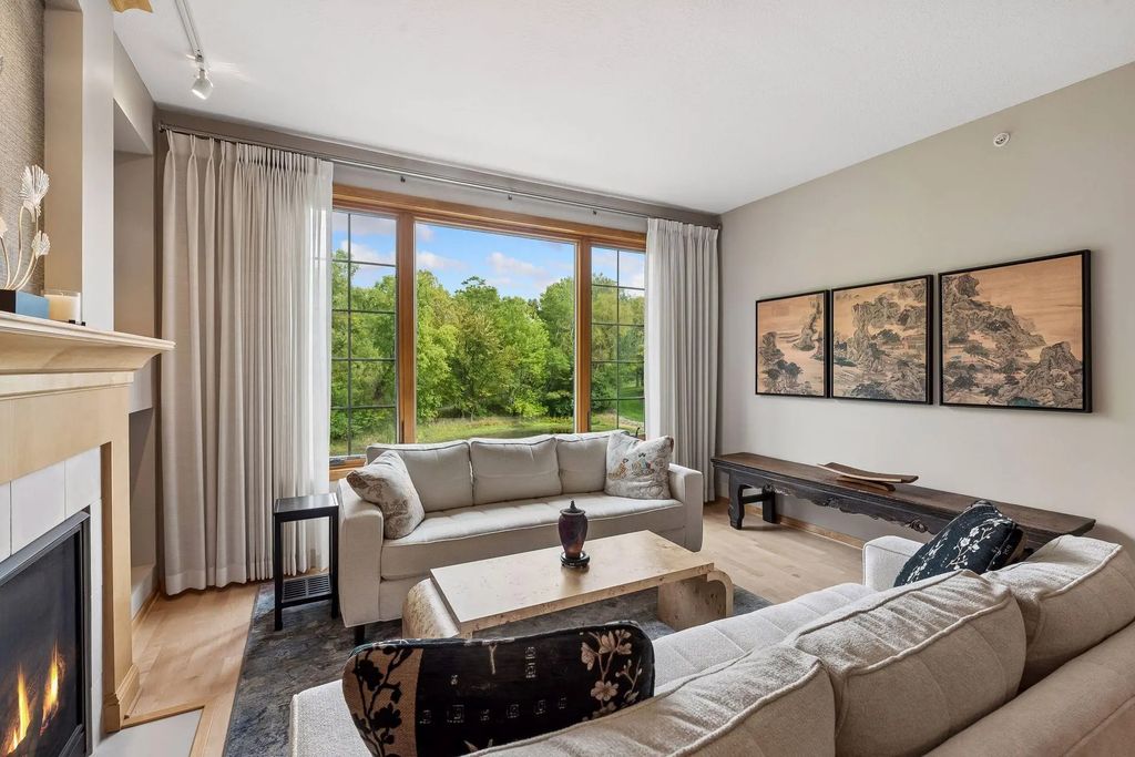 11460 Fairfield Road W 103, Minnetonka