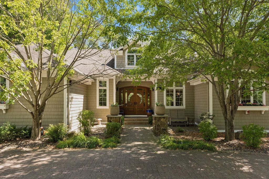2841 Ella Lane, Minnetonka