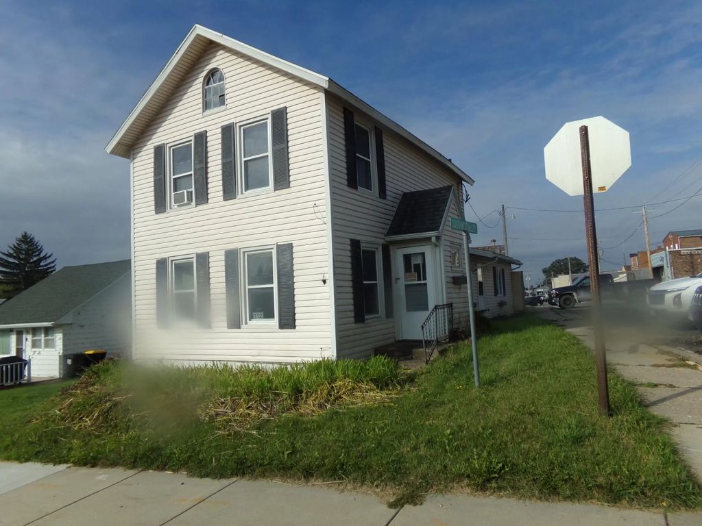 112 S Division Avenue, Spring Grove