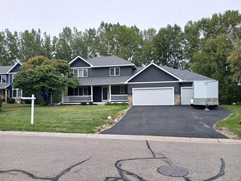 9040 Parkside Drive, Woodbury