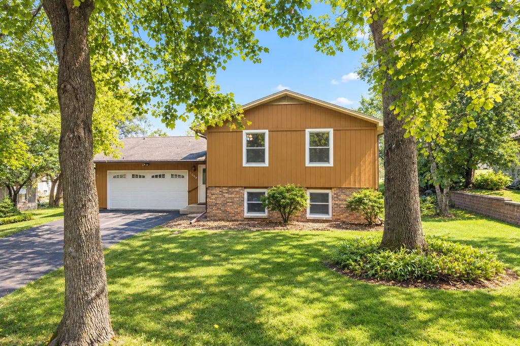 1109 Elm Street, Northfield