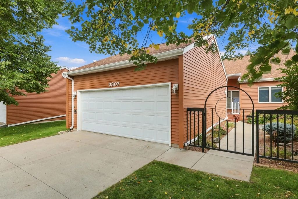 3307 W Prairiewood Drive S, Fargo