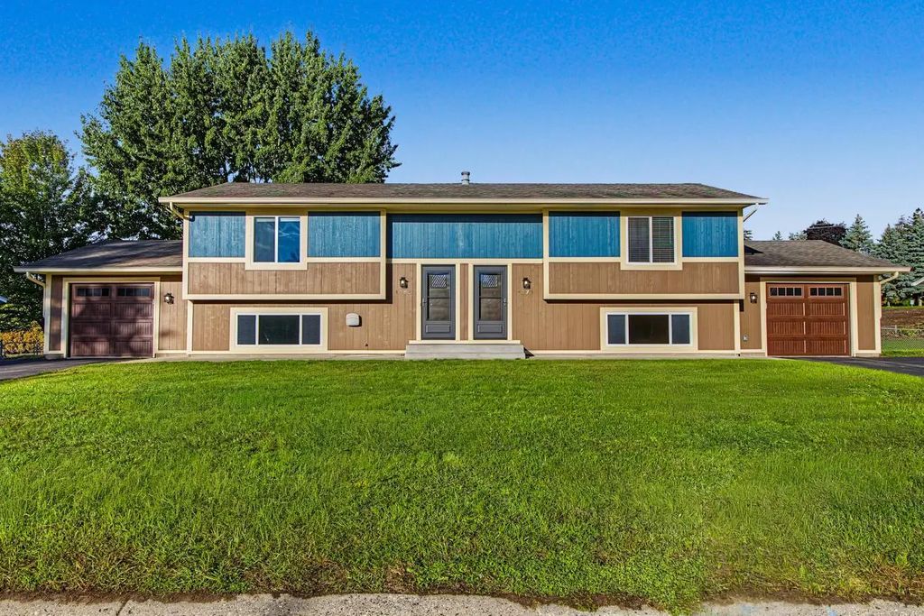 1381 Easter Lane, Eagan