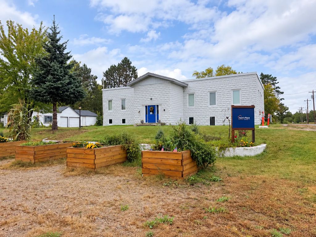 200 Huskie Blvd, Bigfork