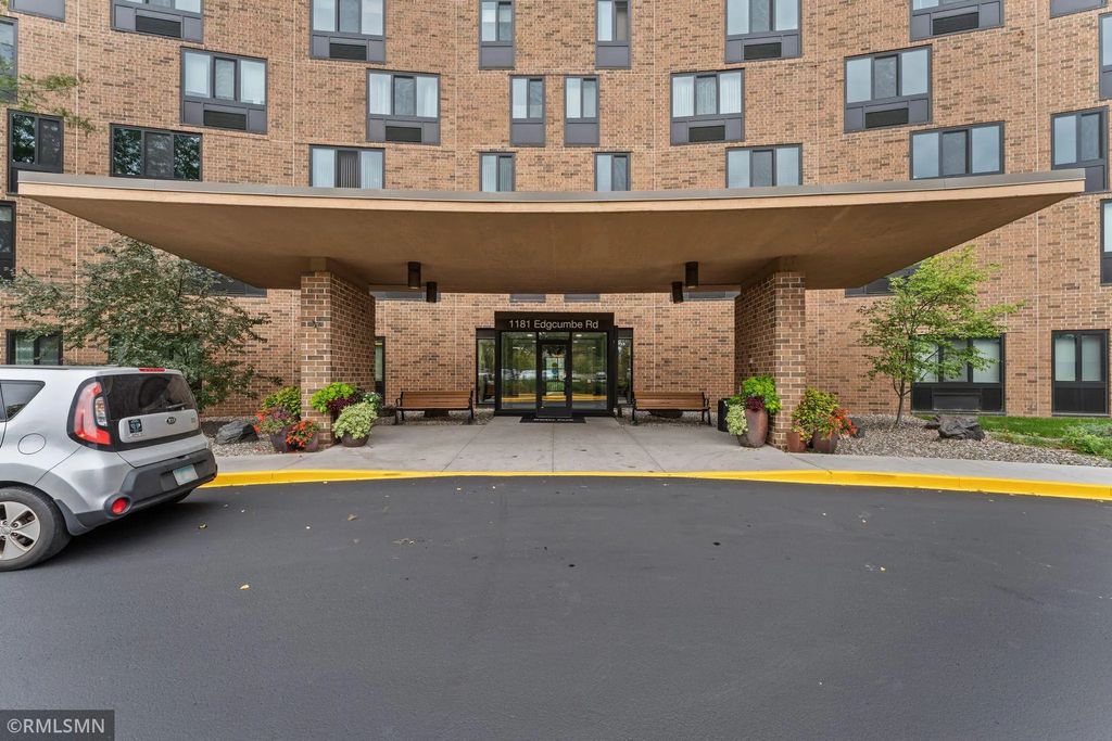 1181 Edgcumbe Road 1005, St Paul