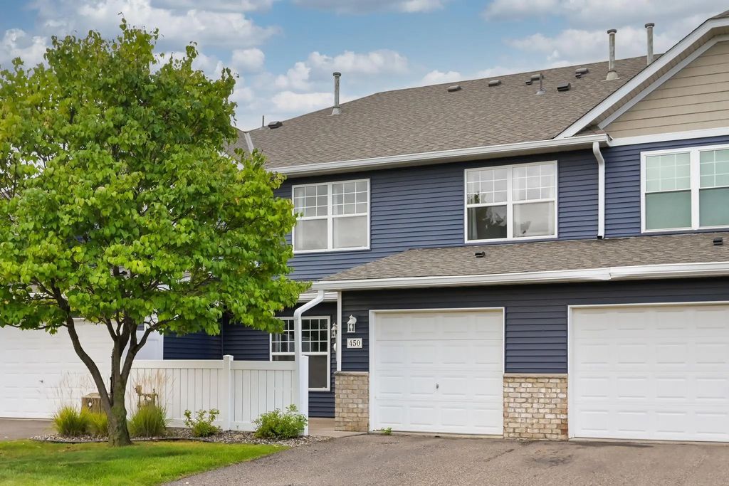450 Hickory Lane, Oakdale