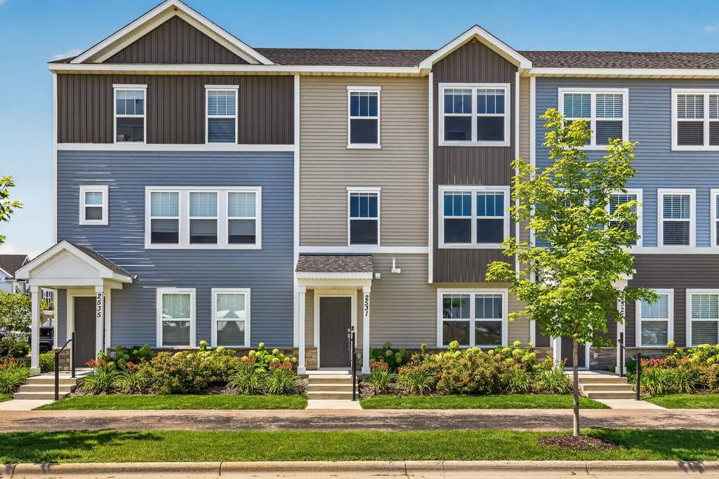 2531 Paddock Path, Shakopee