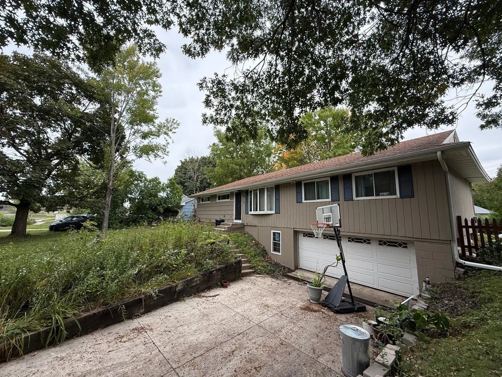 814 Meyer Street N, Maplewood