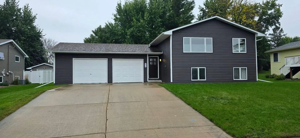 216 2nd Street Ne, Clarks Grove