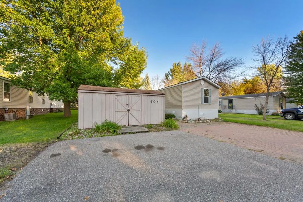 605 E Shakespeare Avenue E, Mankato