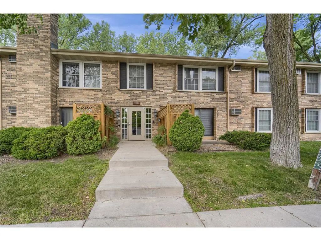 4436 Cedar Lake Road S 5, Saint Louis Park